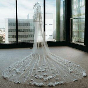 SOLD- NEW 3D Flowers & Pearls Veil, Floral Work Veil w/Metal Comb, Cathedral